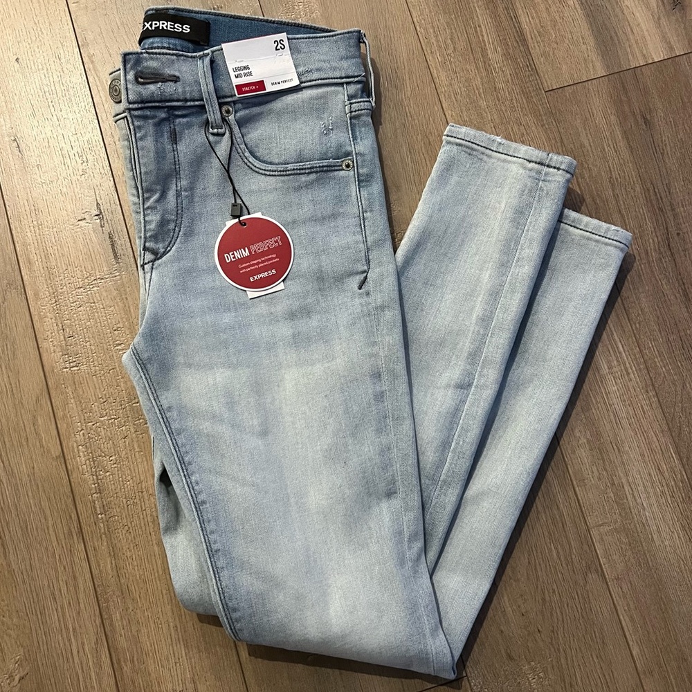 NWT 2S Express denim perfect mid rise legging size 2 short